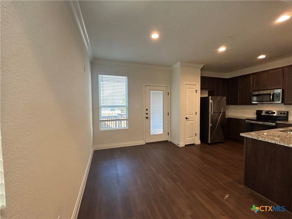 320 Untermaier St - Photo 5 of 19