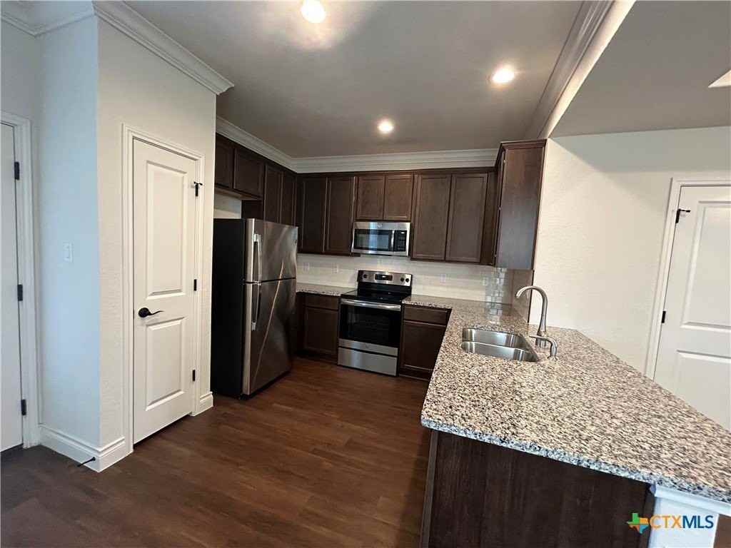 320 Untermaier St - Photo 6 of 19