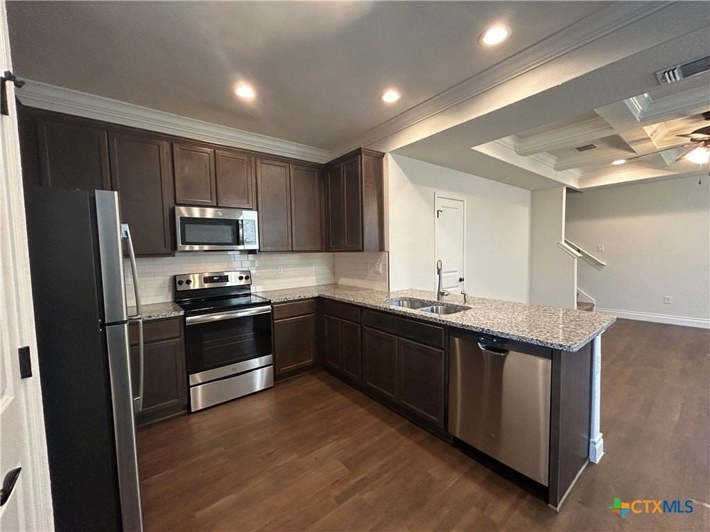 320 Untermaier St - Photo 7 of 19