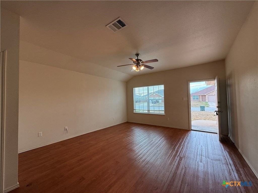 6210 Temora Loop Apt B - Photo 2 of 11