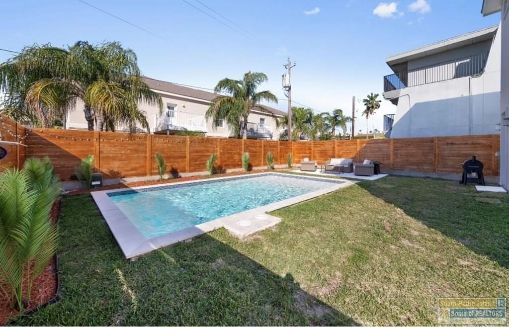 104 W Pompano St - Photo 4 of 18