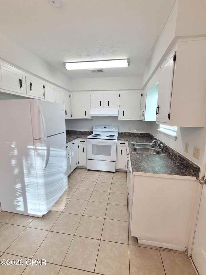 1727 Illinois Ave - Photo 5 of 18