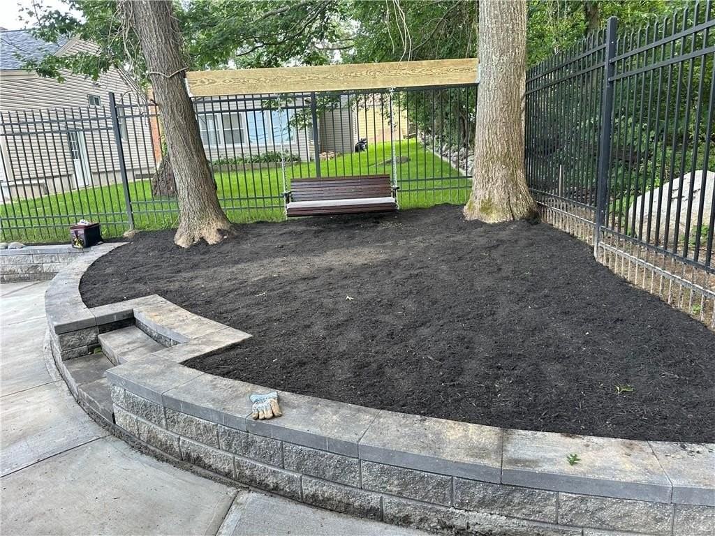 535 Hancock St - Photo 5 of 17