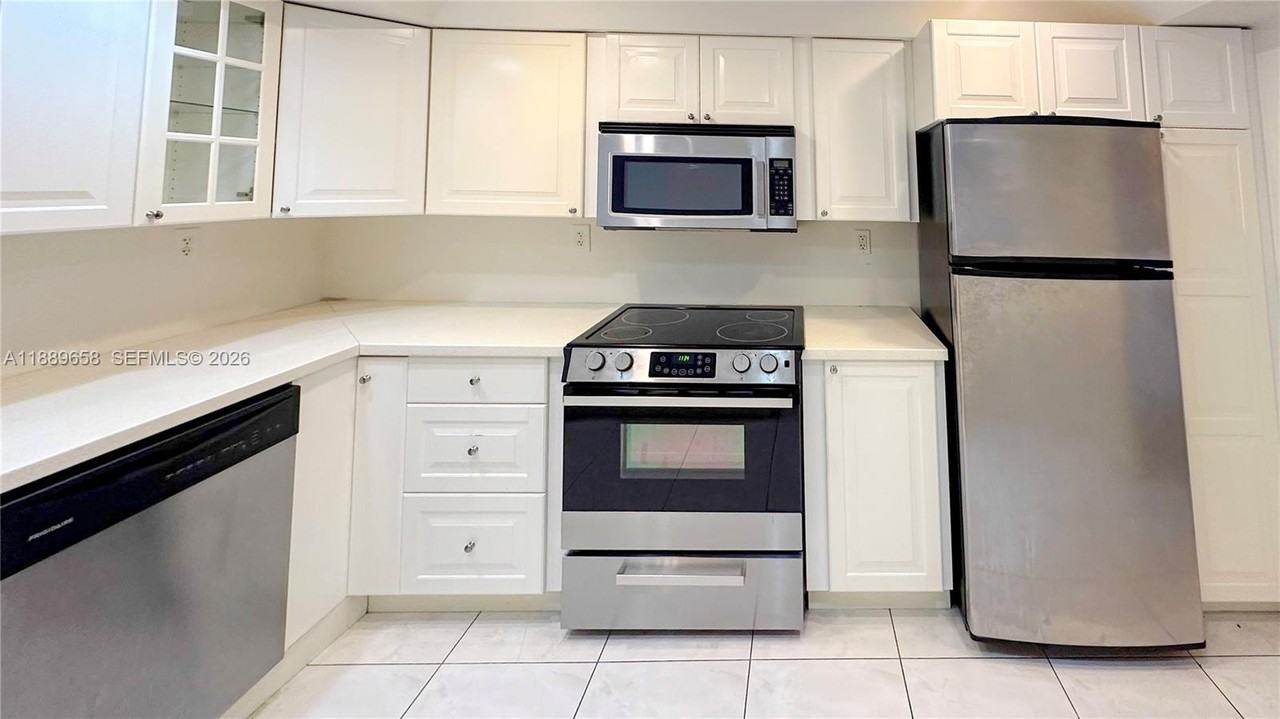 800 Parkview Dr ##323 - Photo 2 of 22