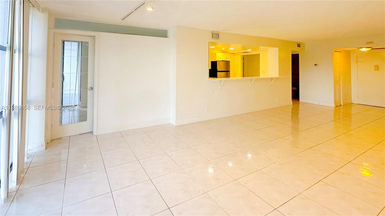 800 Parkview Dr ##323 - Photo 3 of 22