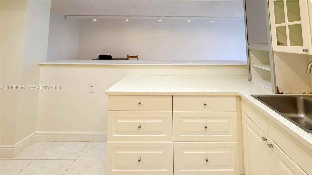 800 Parkview Dr ##323 - Photo 4 of 22