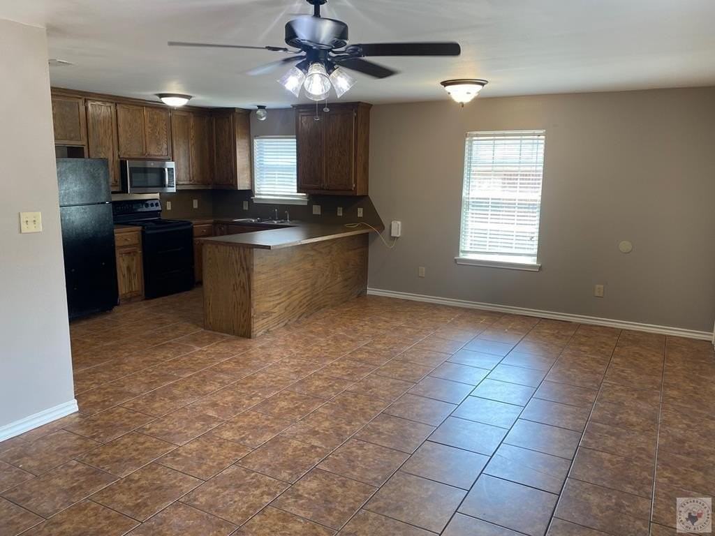 3426 Parish Cir - Photo 2 of 15