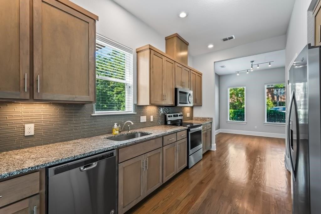 1701 Metropolitan Blvd - Photo 7 of 20