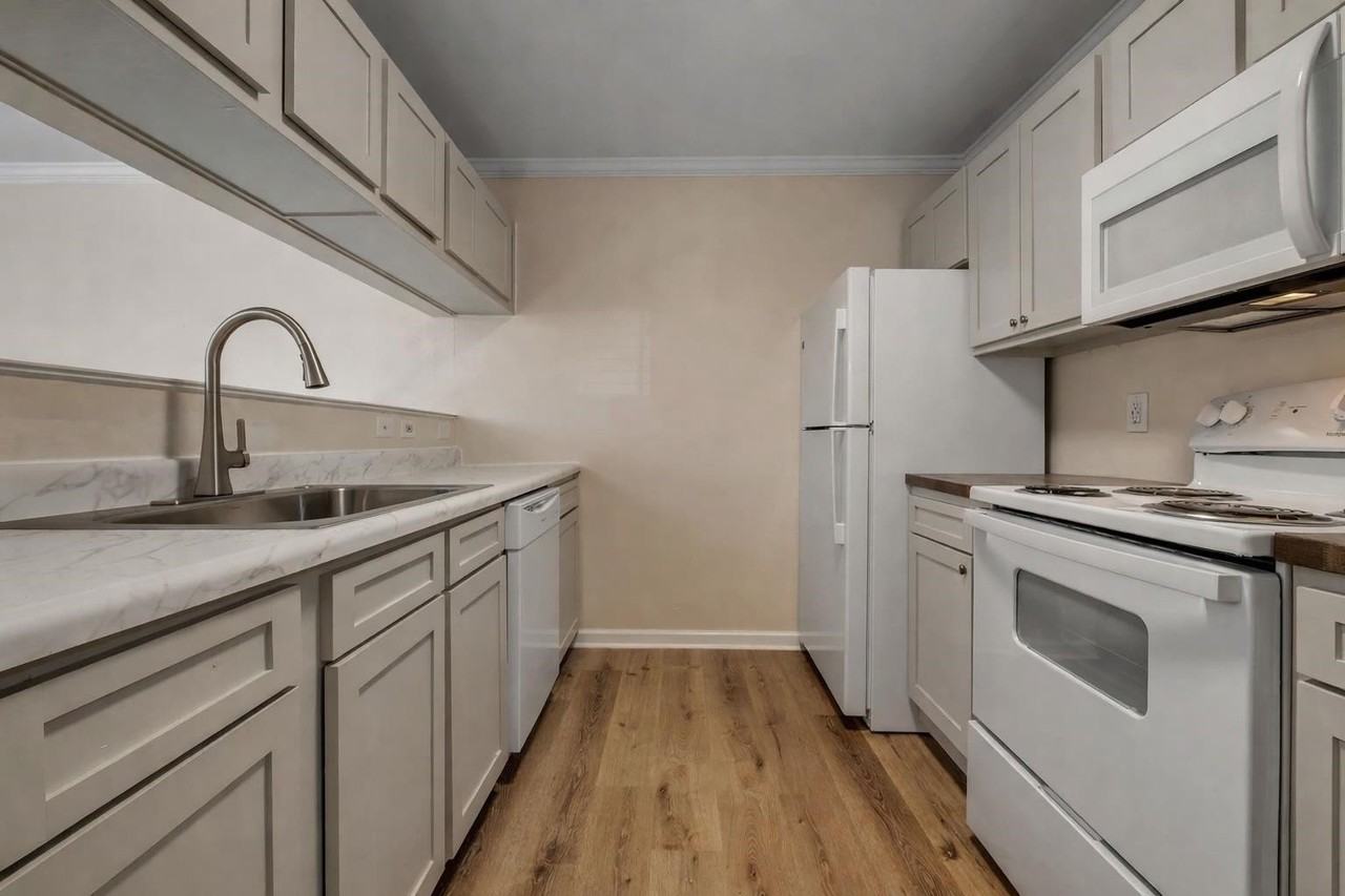 1300 Ocala Rd Apt C - Photo 5 of 20