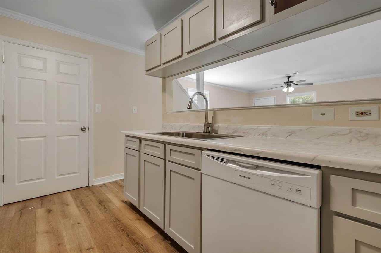 1300 Ocala Rd Apt C - Photo 6 of 20