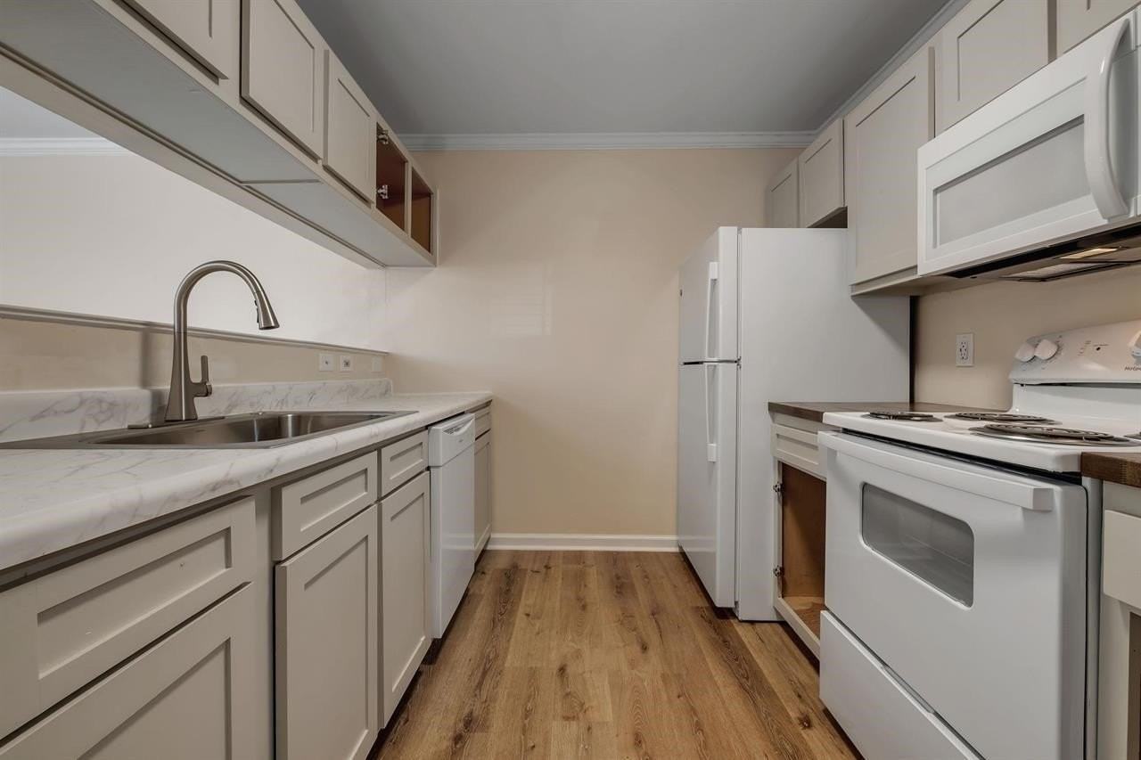 1300 Ocala Rd Apt C - Photo 7 of 20