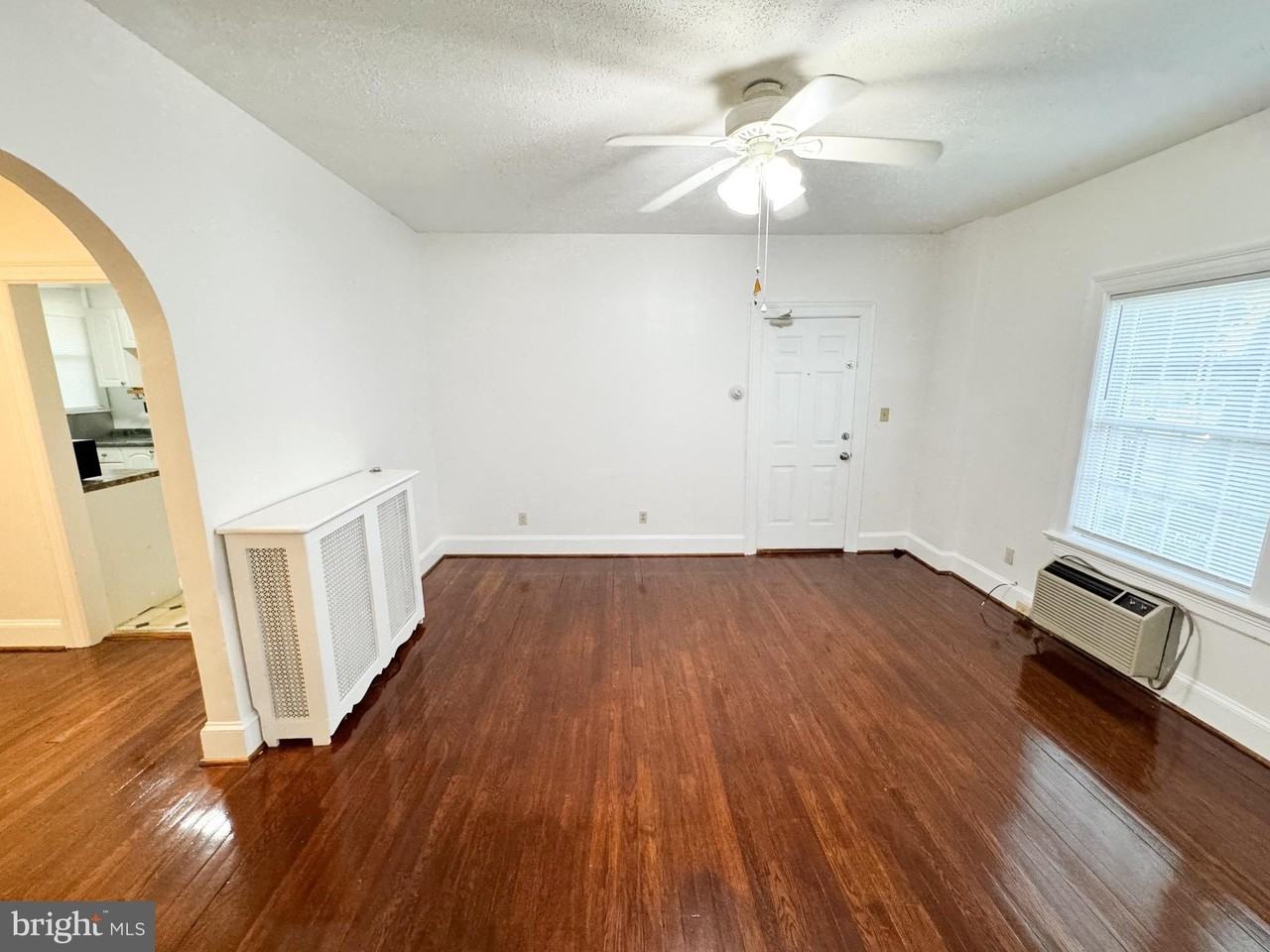 4348 Ellicott St Nw Apt 2 - Photo 3 of 18