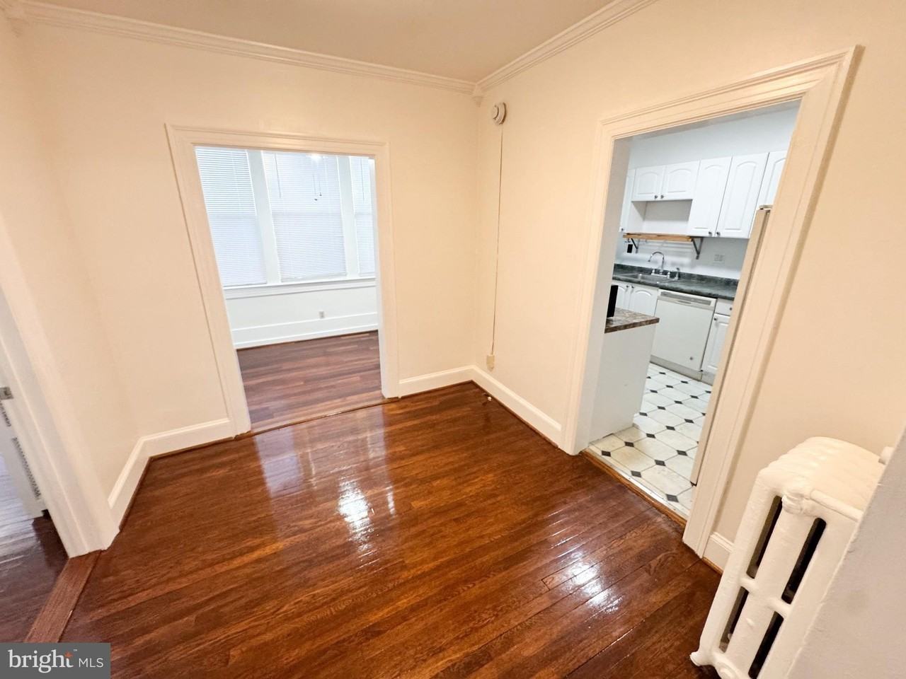 4348 Ellicott St Nw Apt 2 - Photo 5 of 18