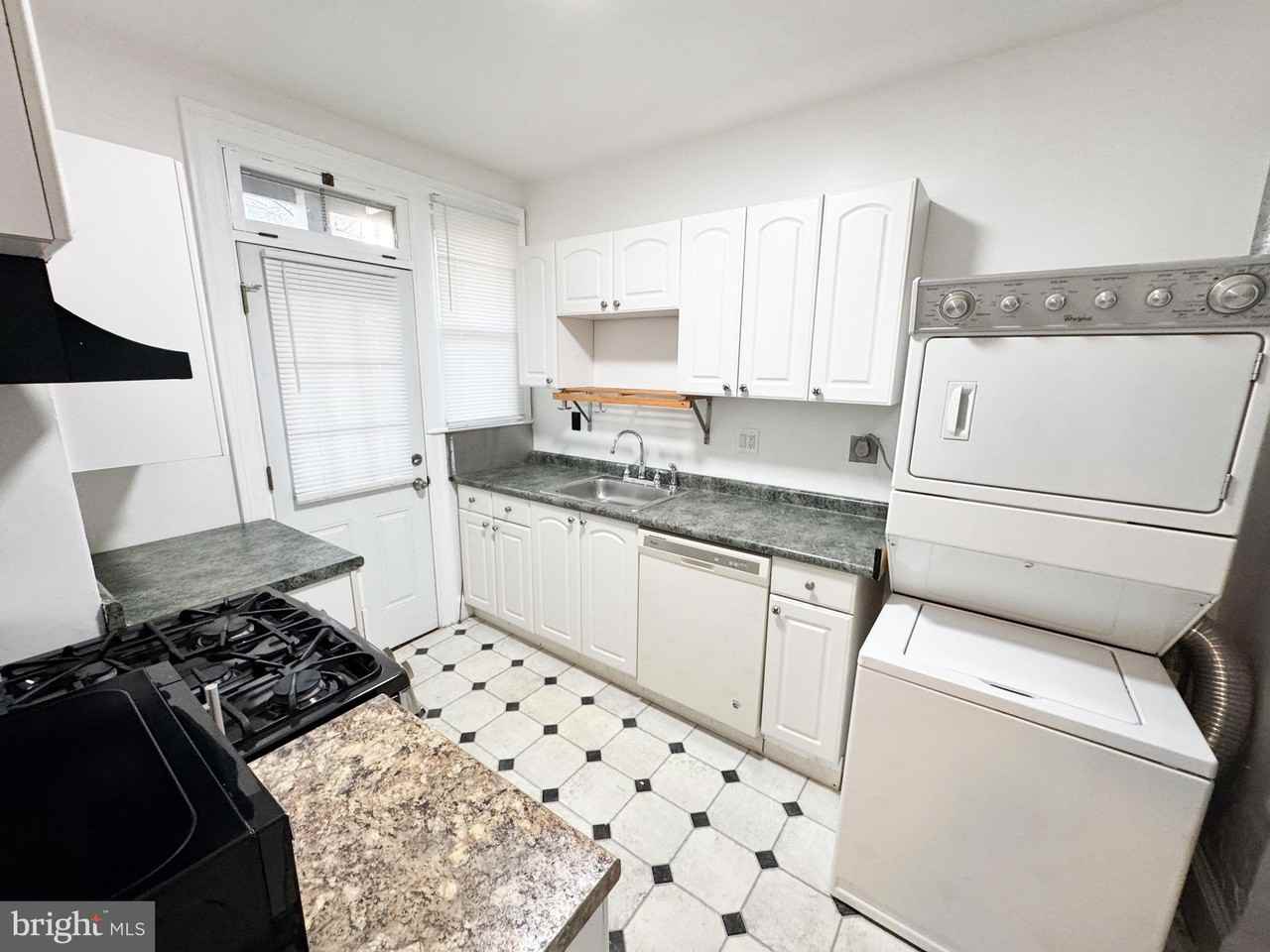 4348 Ellicott St Nw Apt 2 - Photo 6 of 18