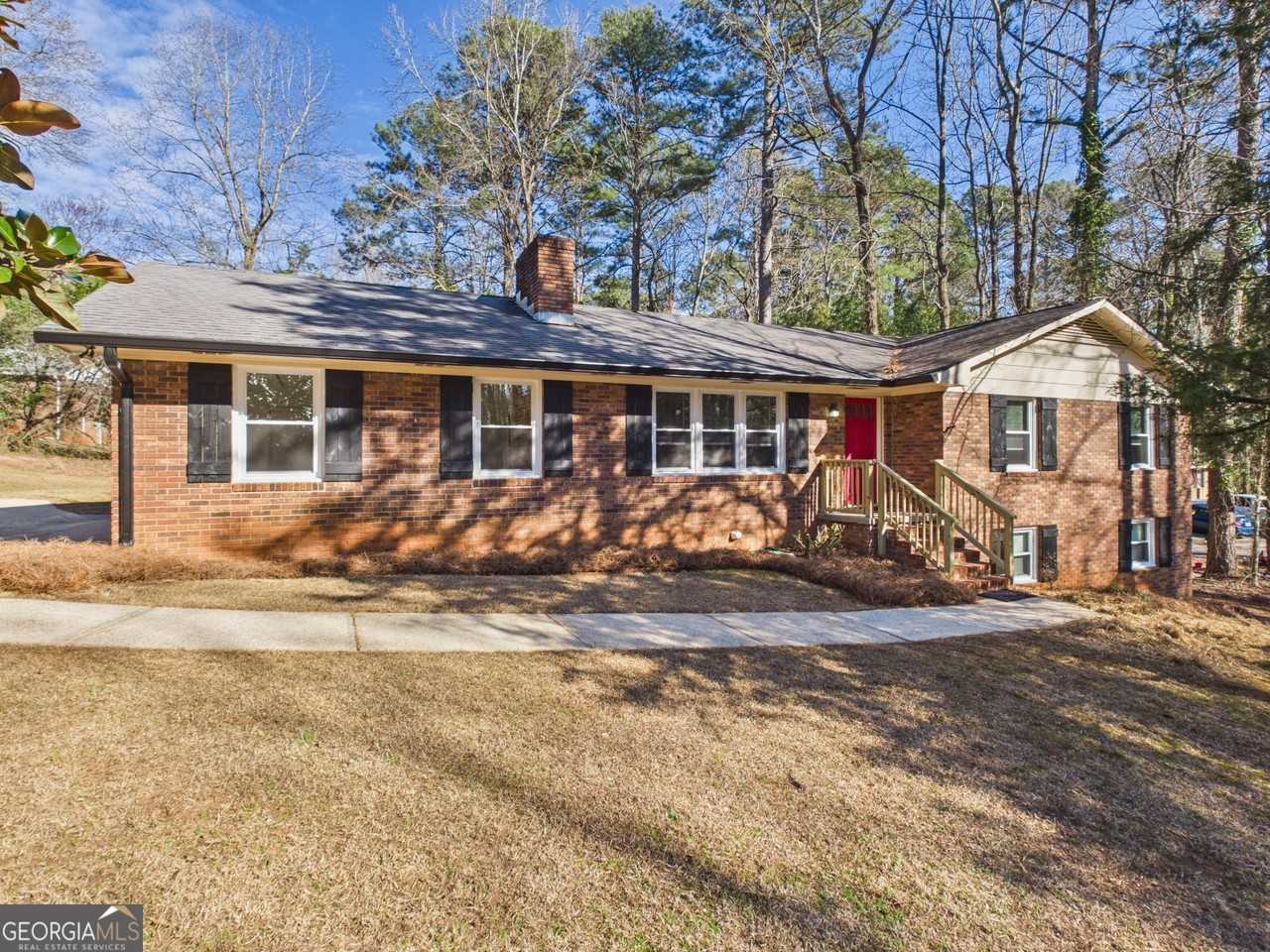 1140 Woodlands Rd - Photo 2 of 18