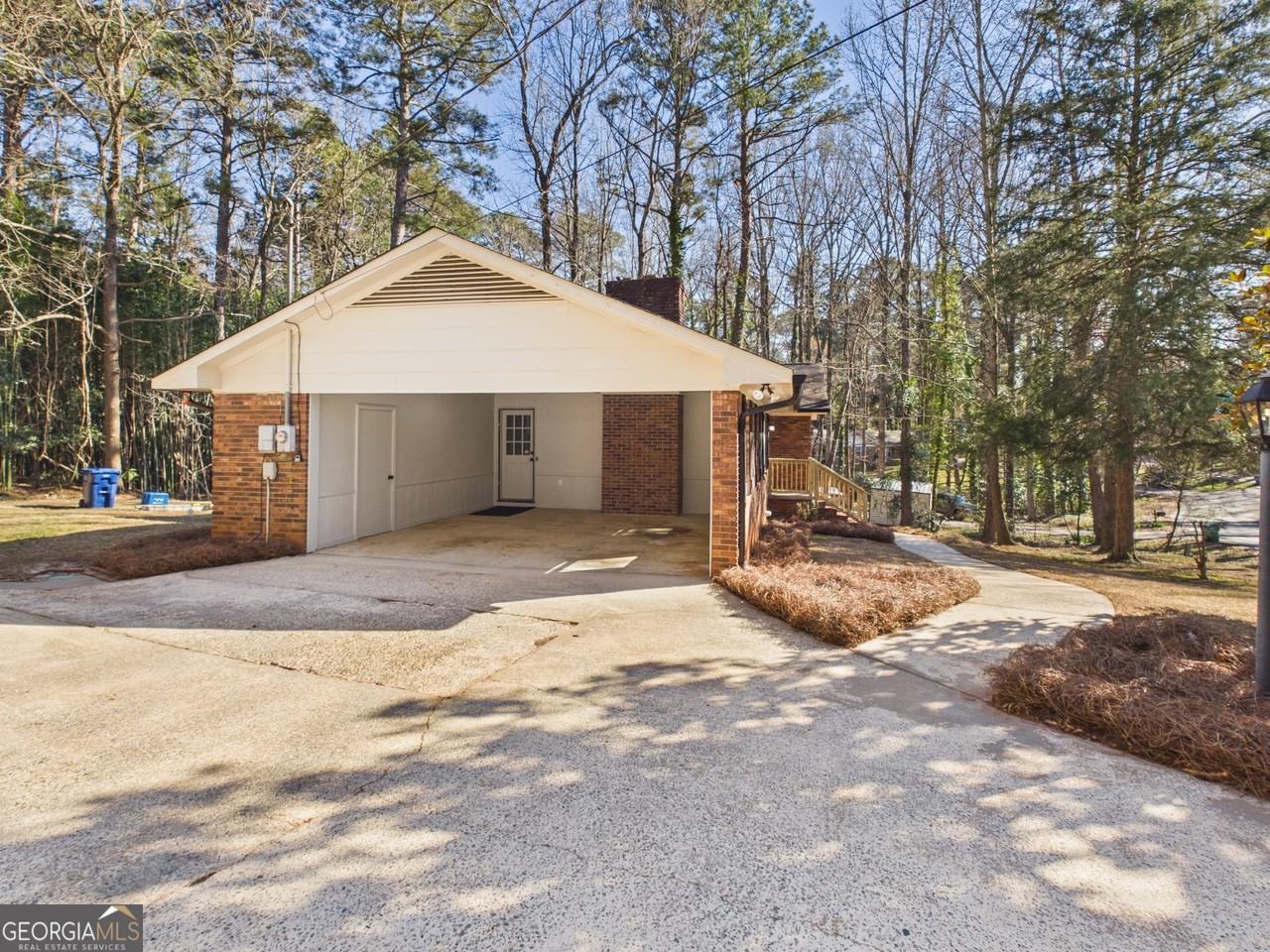 1140 Woodlands Rd - Photo 3 of 18