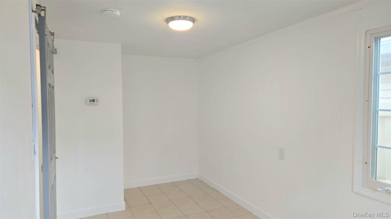 13722 242nd St - Photo 3 of 9