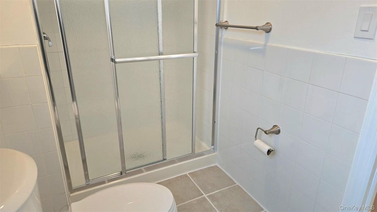 13722 242nd St - Photo 4 of 9