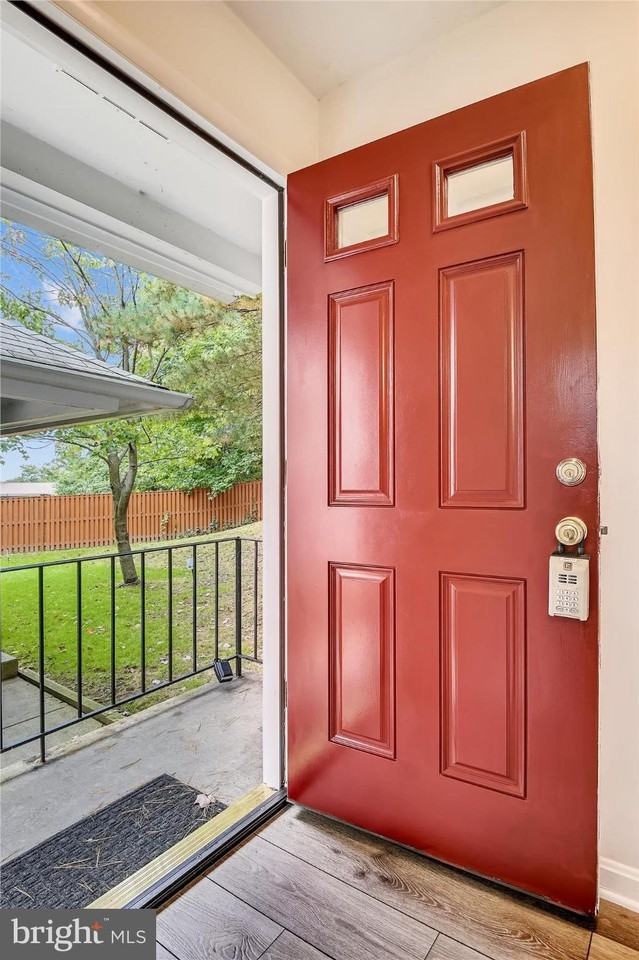 13 Janwall Ct - Photo 3 of 25