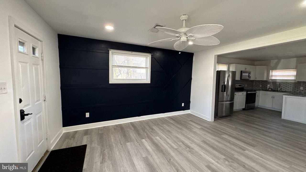 7631 Beach Dr - Photo 3 of 19