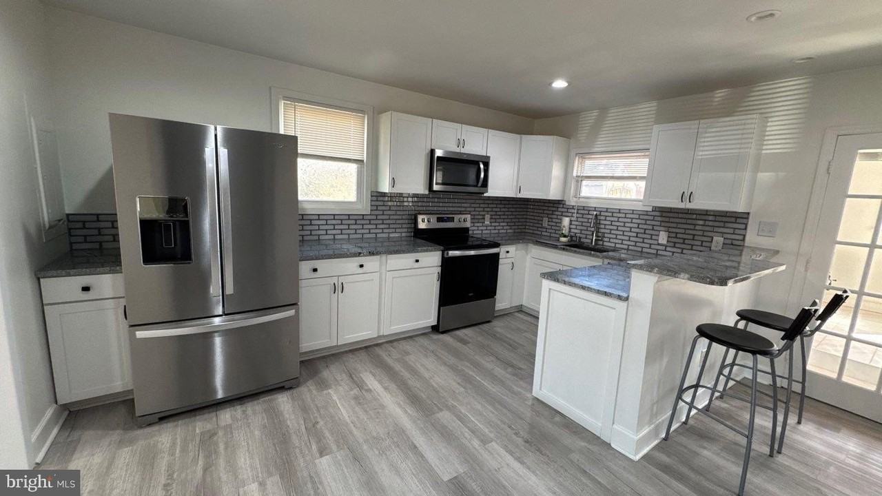 7631 Beach Dr - Photo 4 of 19