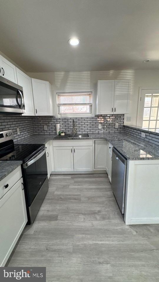 7631 Beach Dr - Photo 5 of 19