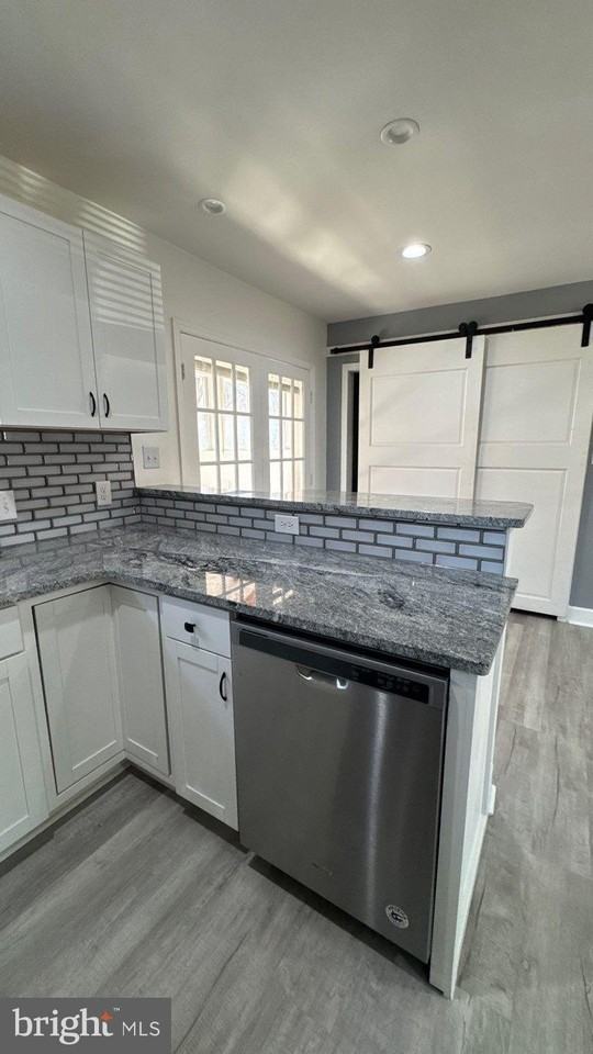 7631 Beach Dr - Photo 6 of 19