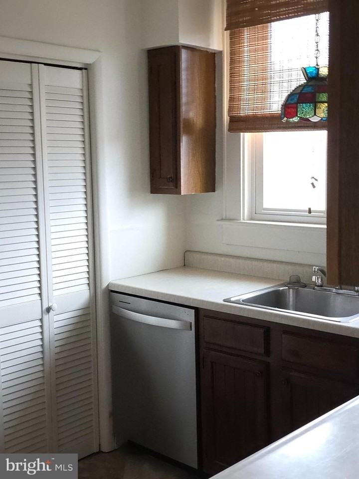 203 Greene St - Photo 5 of 30