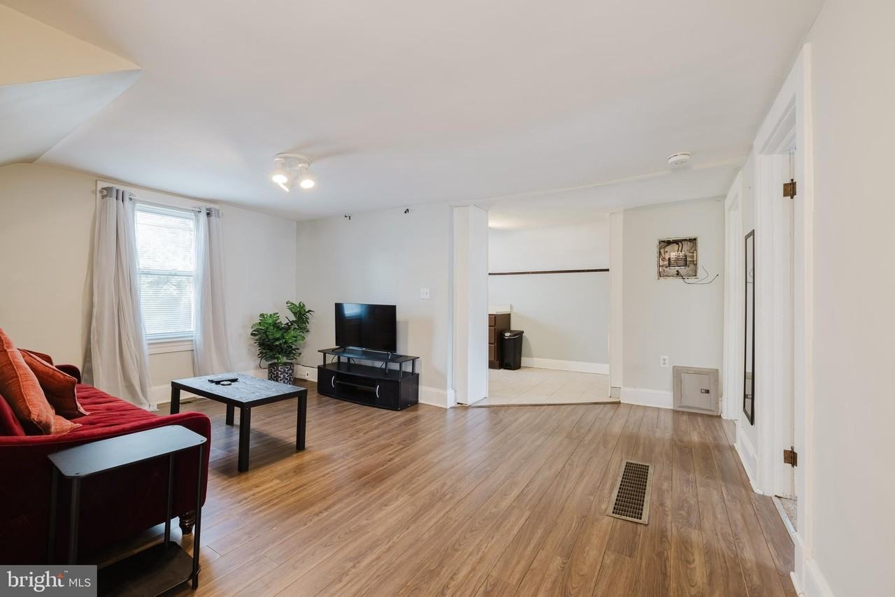 34 Burke Ave - Photo 4 of 15