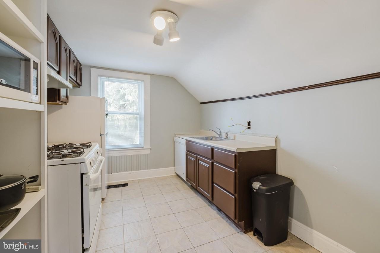34 Burke Ave - Photo 6 of 15