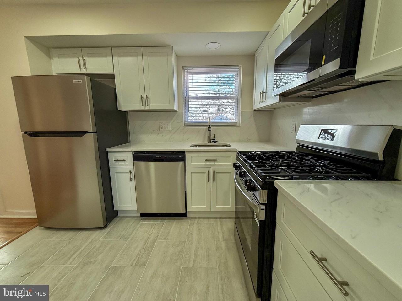 504 Crisfield Rd - Photo 7 of 33