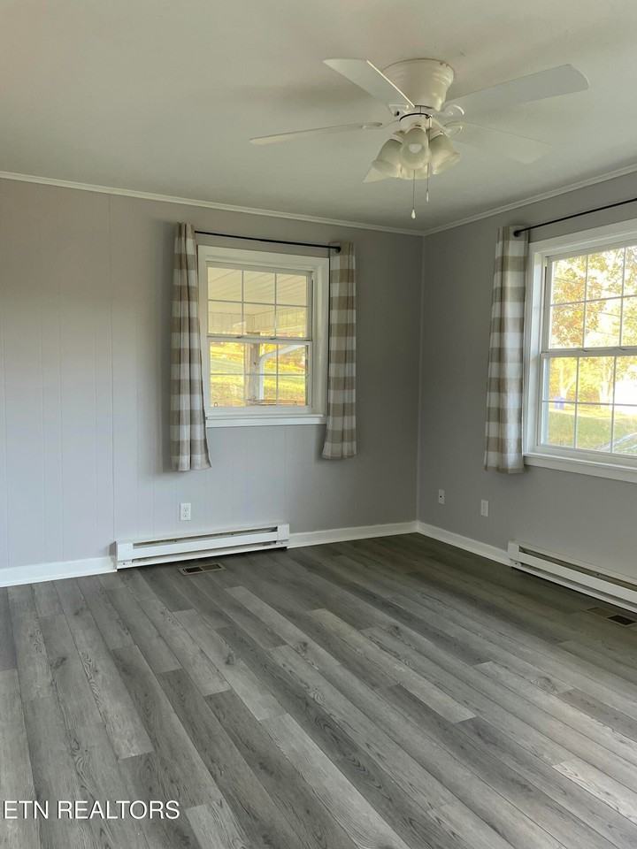 306 N Ridge Ave - Photo 3 of 18