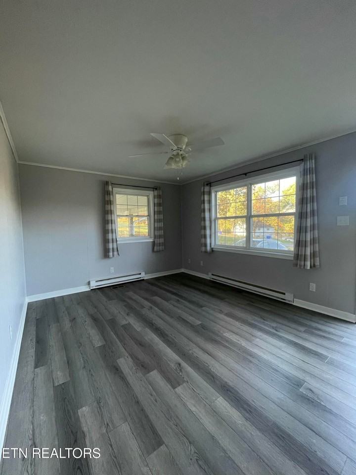 306 N Ridge Ave - Photo 4 of 18