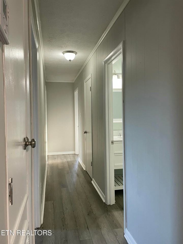 306 N Ridge Ave - Photo 5 of 18