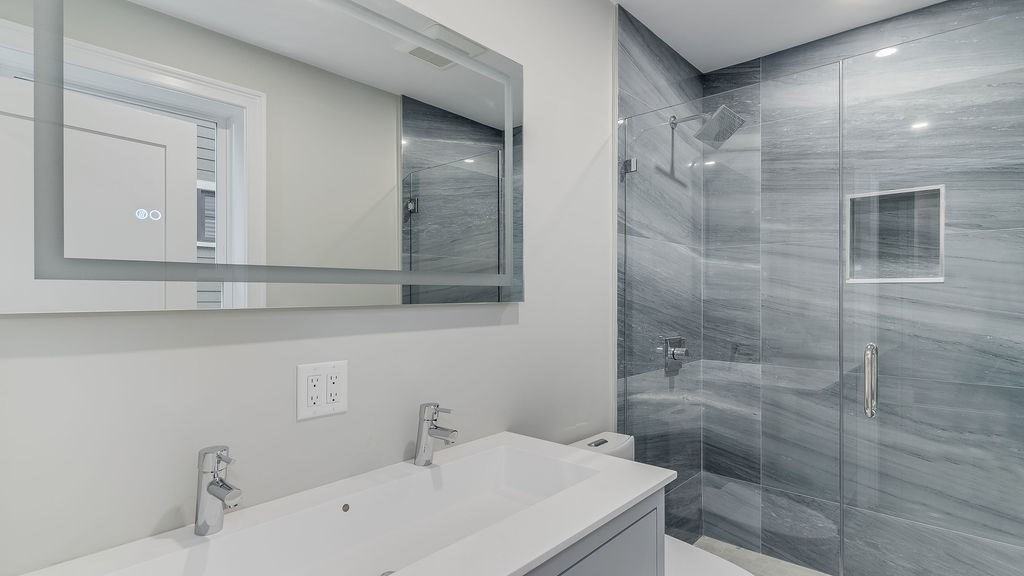 555 E 5th St - Photo 6 of 15