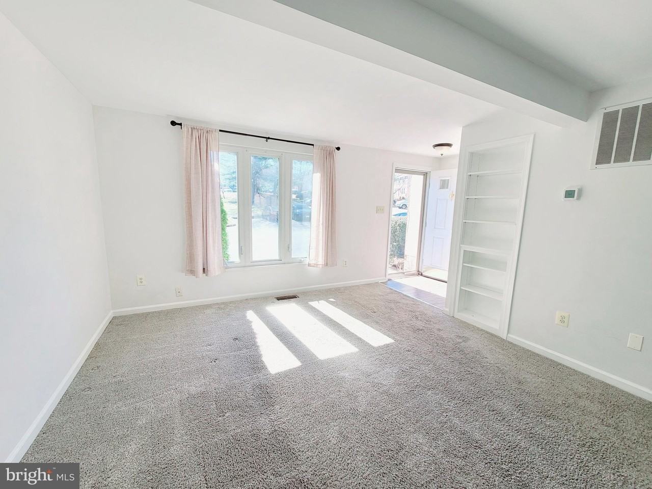 5584 Talbot Ct - Photo 5 of 15