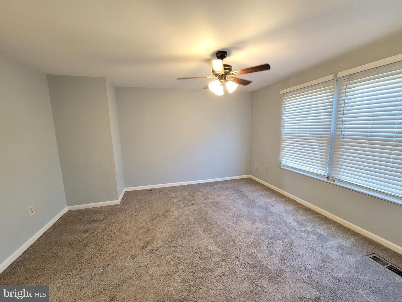 5584 Talbot Ct - Photo 6 of 15