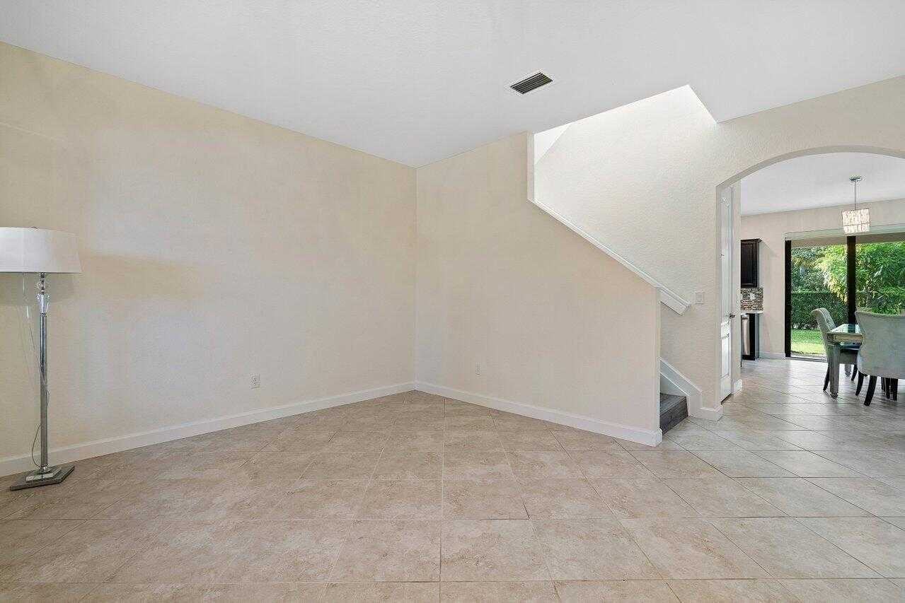 Sandbirch Way - Photo 2 of 16