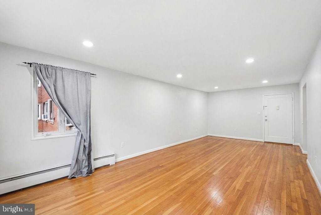 111 Lee Ave Apt 302 - Photo 4 of 8