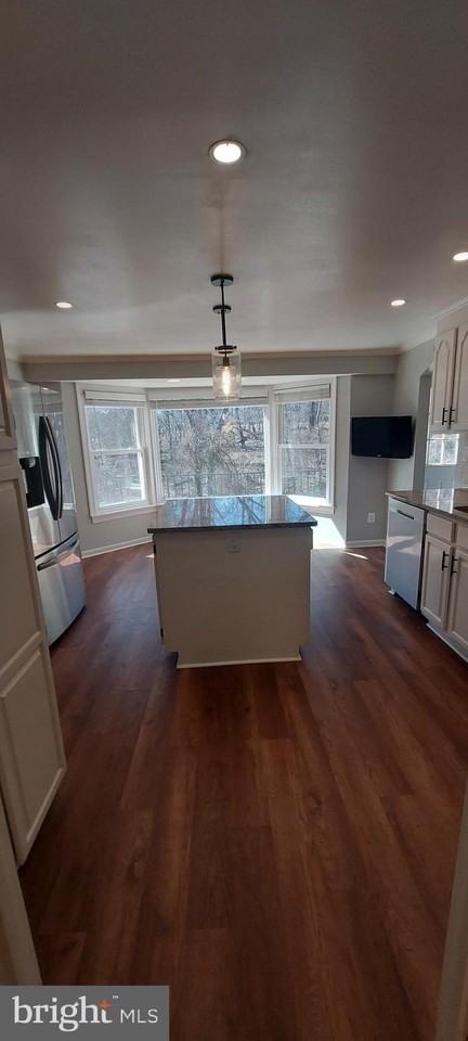 19100 Annapolis Way - Photo 7 of 46