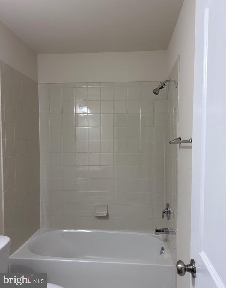 9623 Smithview Pl - Photo 7 of 42