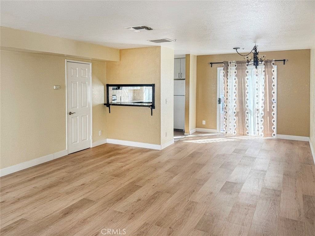 432 N Kenwood St - Photo 4 of 10