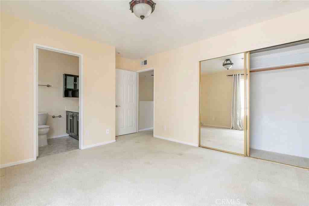 432 N Kenwood St - Photo 7 of 10