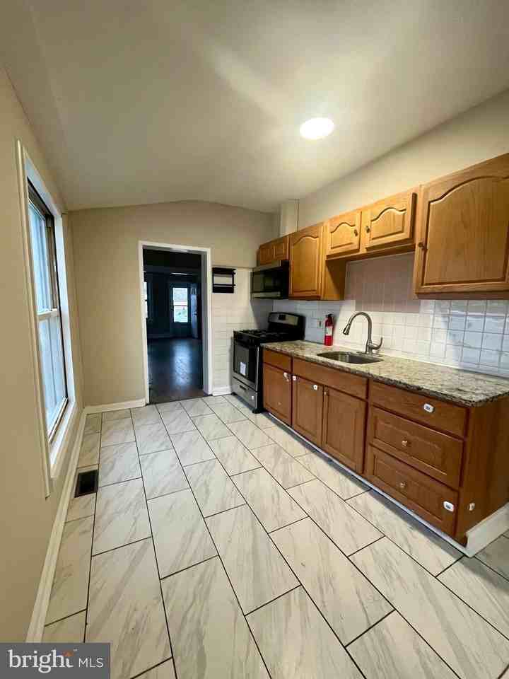 124 Field Ave - Photo 3 of 10