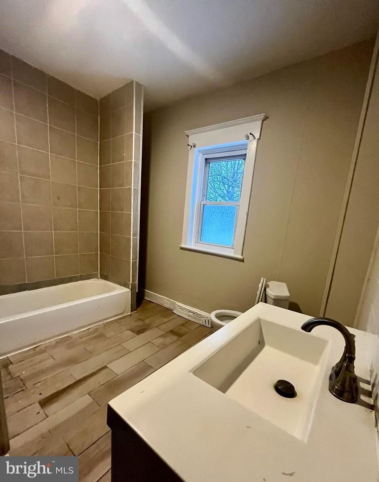 124 Field Ave - Photo 4 of 10