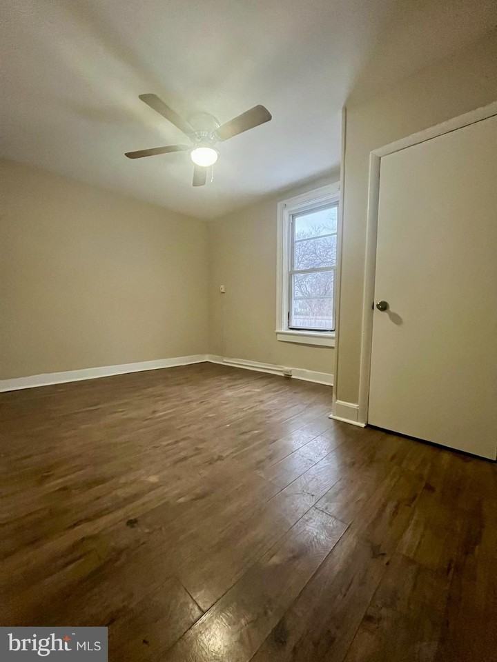 124 Field Ave - Photo 6 of 10