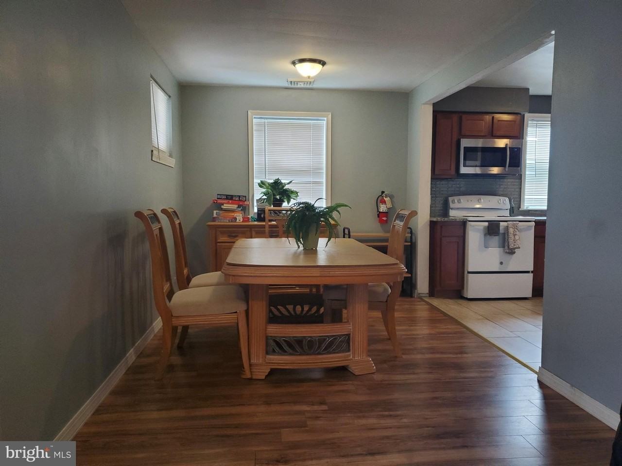 940 Winder Dr - Photo 4 of 18