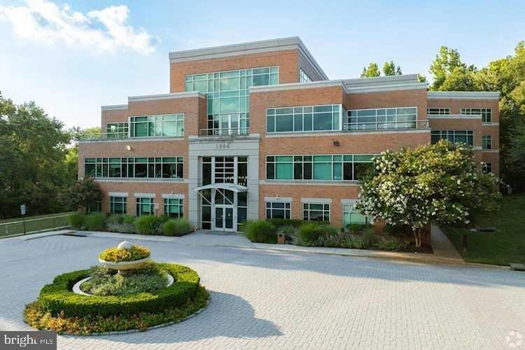 1984 Isaac Newton Sq W ##211