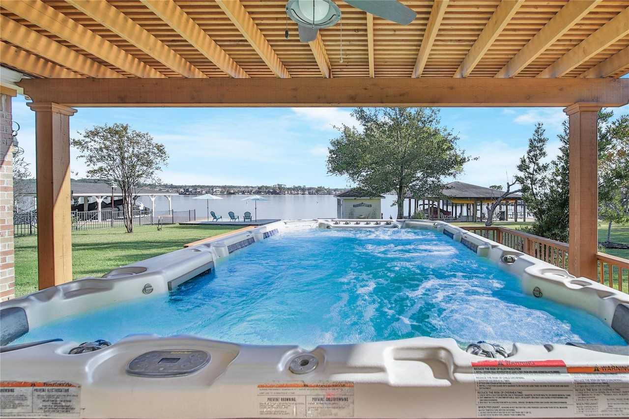 9698 E Shore Dr - Photo 3 of 39