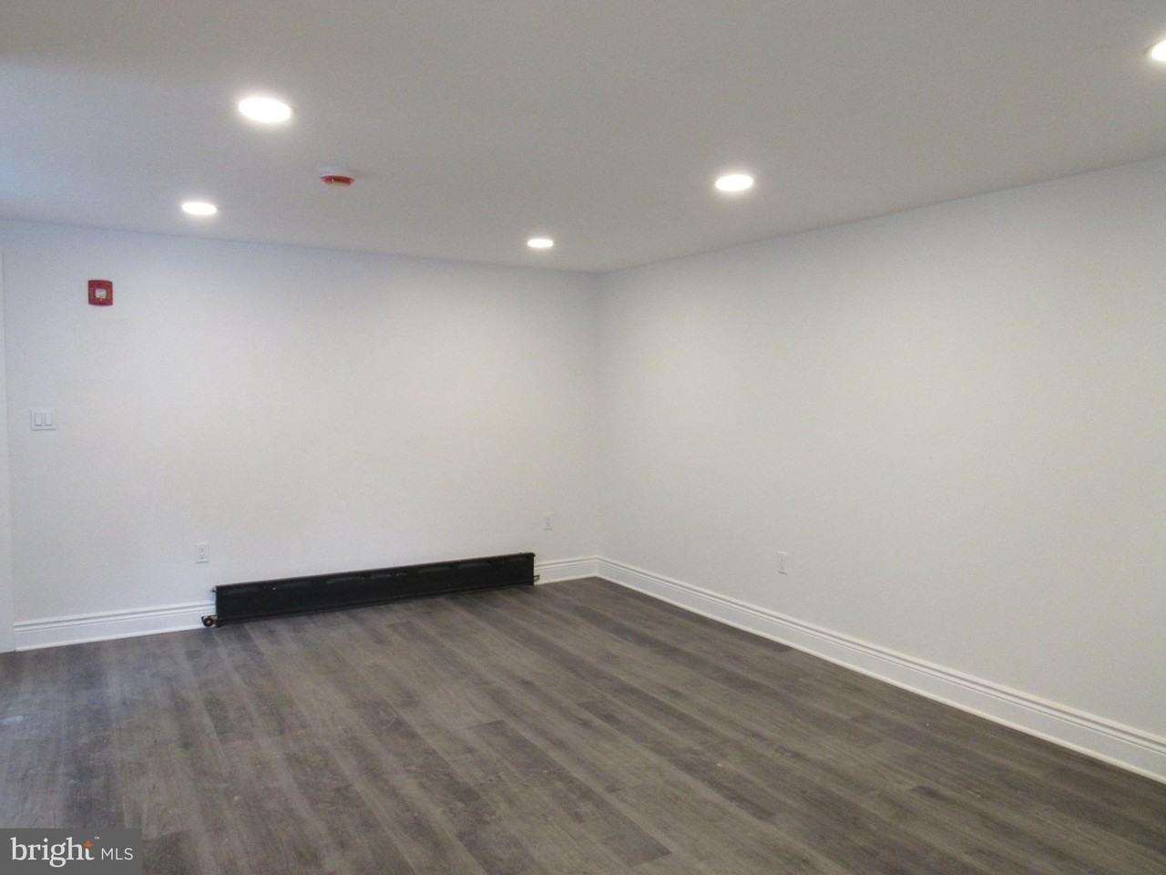 708 Oak Lane Ave - Photo 3 of 19